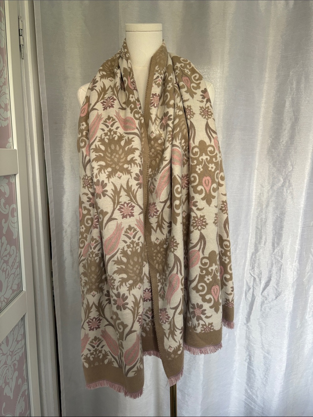 Soft Floral Jacquard Scarf in Beige and Pink